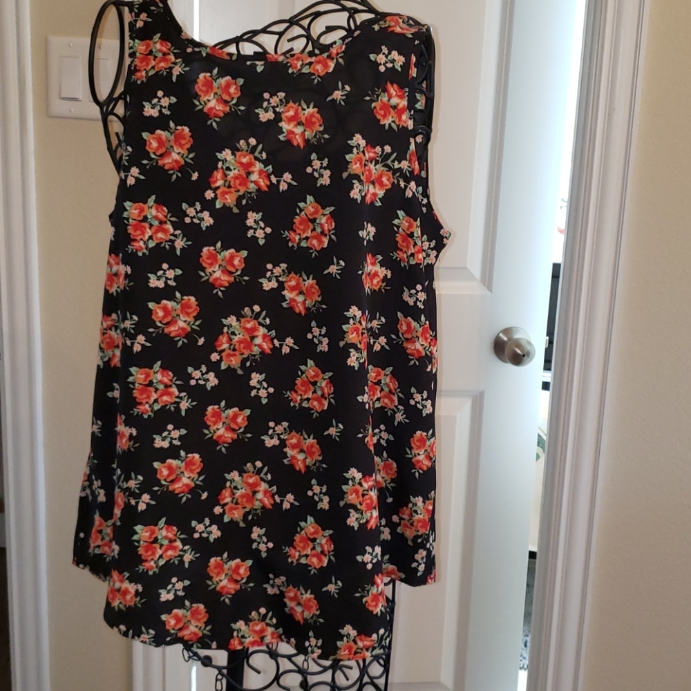 Floral tank - Picture 5 of 5
